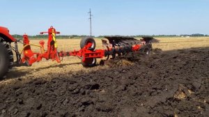 Плуг полунавесной оборотный ППОВ-8-45-01 – работа с предплужником и перьевым отвалом