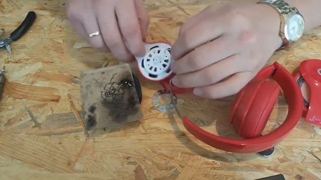 Разборка и ремонт наушников Beats by Dr. Dre Solo2 Kopfhörer