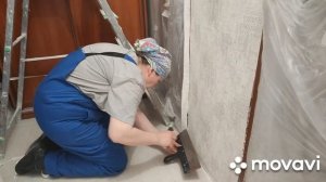 Как поклеить обои вокруг дверной коробки