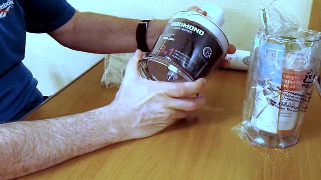 Погружной блендер REDMOND RHB 2944 смотреть онлайн