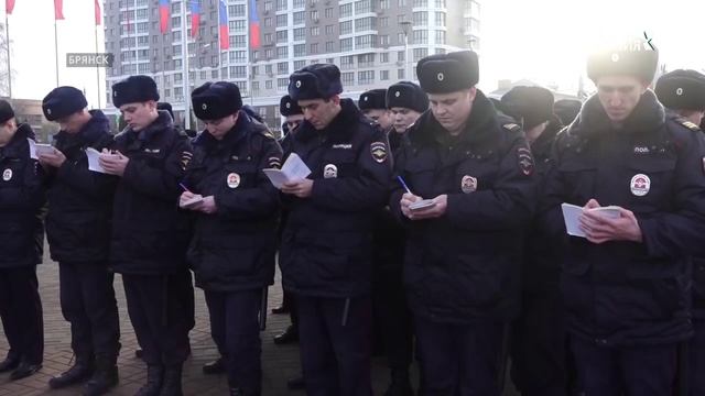 Полицейским вручили ключи от нового автотранспорта