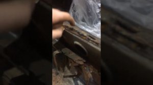 Замена порогов на Шевроле Нива,в  своём гараже,