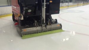 Машина для заливки и уборки льда Olympia Millennium E