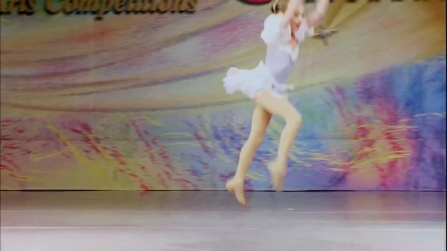 Maddie Ziegler - Cry (Full Dance) смотреть онлайн