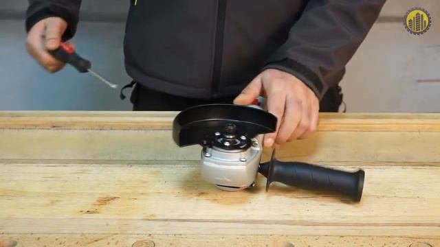 Угловая шлифовальная машина Энергомаш УШМ-90111