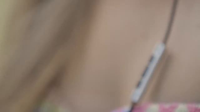 Sennheiser Momentum On-Ear Headphones смотреть онлайн