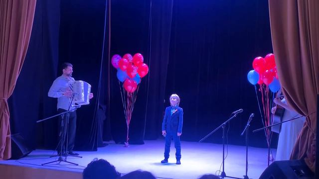 Конь (Любэ). Исполняет Илья Захаров смотреть онлайн