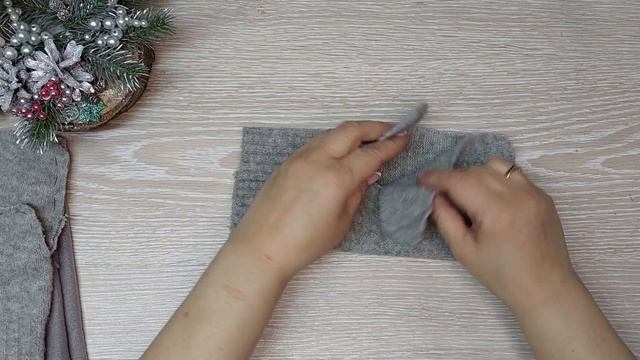 Теплые варежки из старого свитера и флиса + цельнокроенная выкройка.DIY mittens for the winter. смотреть онлайн