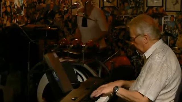 Debbie Arthurs' Rhythm смотреть онлайн