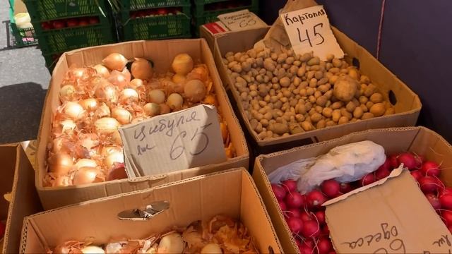 ЦЕНЫ в КИЕВЕ на КЛУБНИКУ, ЧЕРЕШНЮ, огурцы, ПОМИДОРЫ, кабачки. Ярмарка на Ревуцкого. смотреть онлайн