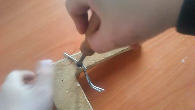 Как сделать стреляющий пистолет из доски!!!!????) смотреть онлайн