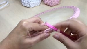 Обвязка деревянного донышка корзинки трикотажной пряжей