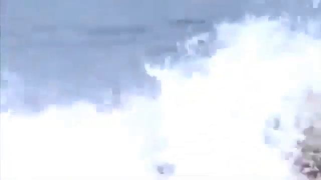 Деушку смыло волной! смотреть онлайн