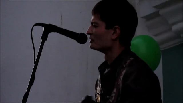 Уличный музыкант у Эрмитажа (02) смотреть онлайн