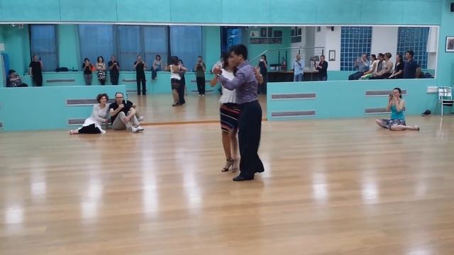 Sebastian Achaval y Roxana Suarez - Workshop di milonga смотреть онлайн