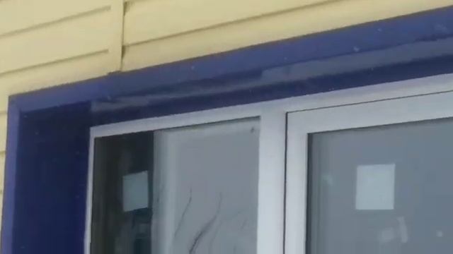 установили окна а также откосы железные