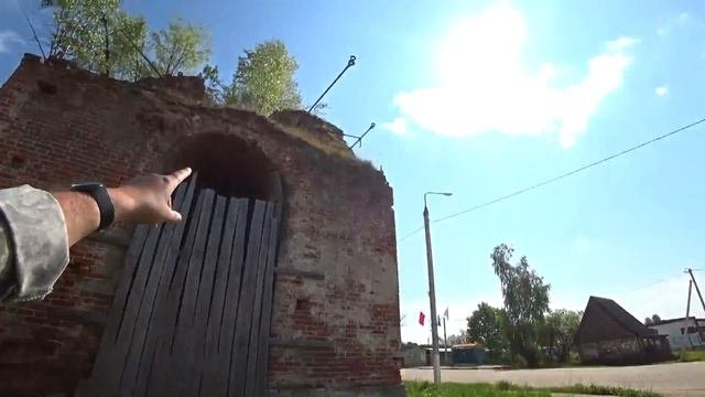 СПУСК В ПОДЗЕМЕЛЬЕ СТАРОЙ ЦЕРКВИ. Кладоискатель Руся. #26