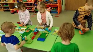 Лего-конструирование "Детская площадка" во второй младшей группе