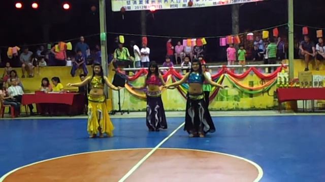 DD Twins & Camelia Wan with belly dance performanc смотреть онлайн