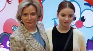 Министр культуры Любимова показала подросшую красавицу-дочь