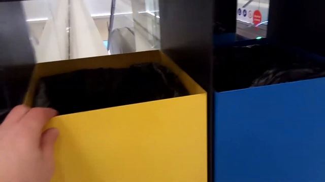 Урны для раздельного сбора мусора в ТРЦ Palazzo смотреть онлайн