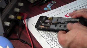 В телефоне застряла сим-карта,как извлечь просто