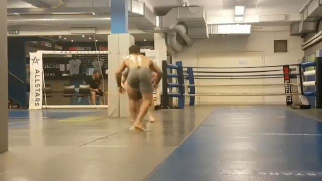 Чеченцы борются в зале Allstars смотреть онлайн