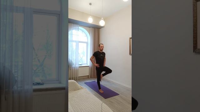 Хорошая практика йоги для начинающих. Разминка + Позы на Баланс + Легкие силовые Олег Атма в Рипе смотреть онлайн