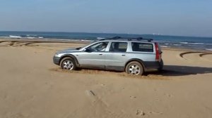 Volvo XC70 AWD on sand ( VOLVO V70XC )