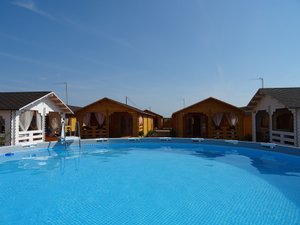 Отдых в Евпатории рядом с морем. Базы отдыха с бассейном в Заозерном. «Lotus Beach» БАЗА ОТДЫХА