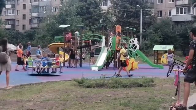 Харьков:Бульвар Жасминовый 6,новая детская площадка. смотреть онлайн