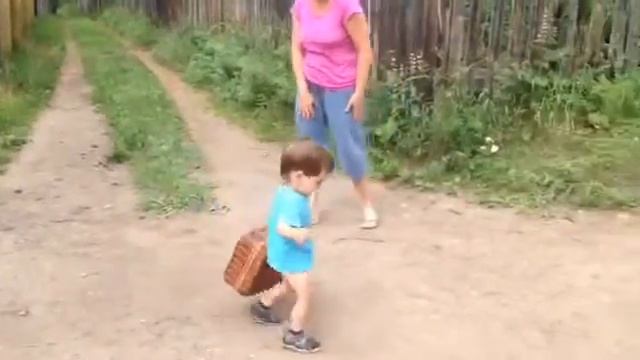 Дети собрались на электричку ??? гуляем Дача лето 2016 смотреть онлайн