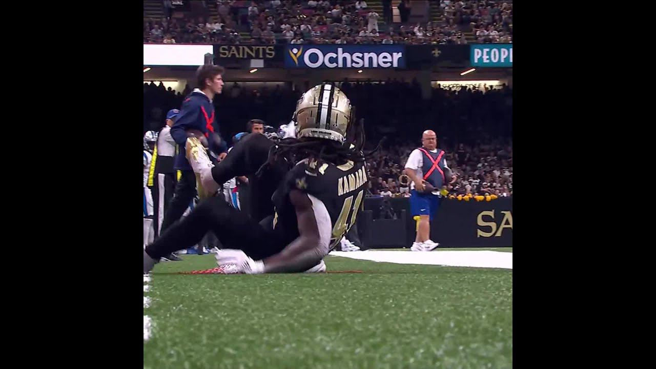 Alvin Kamara catches for a 18-yard Gain vs. Carolina Panthers