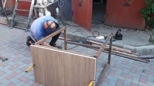 сделали стол для армрестлинга.