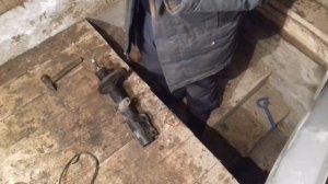 Заклинил амортизатор