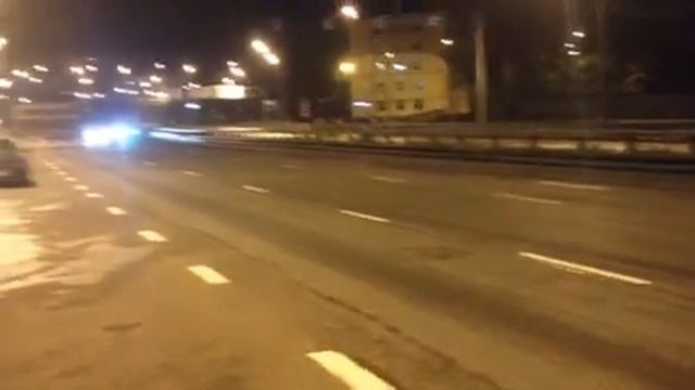 Chrysler 300c srt8 6.1 vs dodge charger srt8 6.4 смотреть онлайн