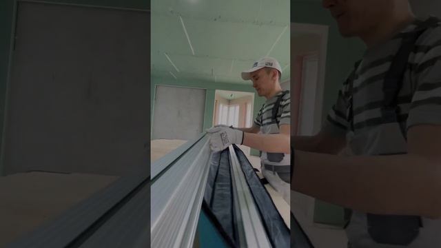 КАК СМОНТИРОВАТЬ КРУПНОФОРМАТНУЮ ПЛИТУ? Монтаж крупноформатной размер 3200*1600мм #плиточник #плитк смотреть онлайн