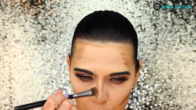 ПОВСЕДНЕВНЫЙ МАКИЯЖ С КРЕМОВЫМ КОНТУРИРОВАНИЕМ ЛИЦА