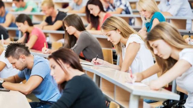 Стало известно, сколько российских студентов довольны своим образованием смотреть онлайн