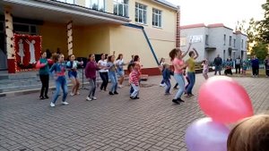 Лёгкий танец под песню День и Ночь