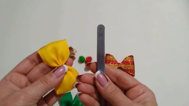 Бантики для малышки с помпонами смотреть онлайн