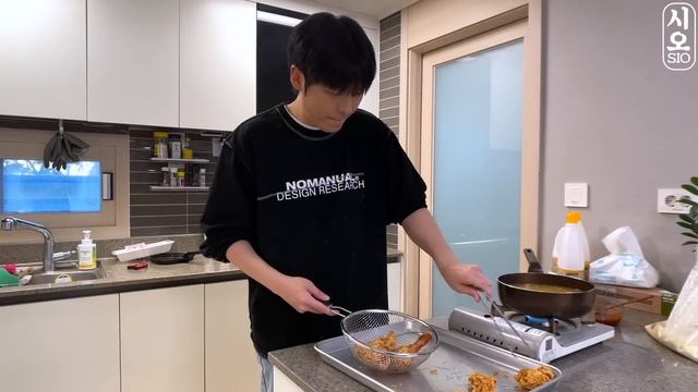 ASMR MUKBANG | 직접 만든 양념 치킨 레시피 & 짜파게티 디저트 먹방 & FRIED CHICKEN RECIPE DESSERT смотреть онлайн