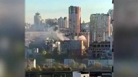Приходят сообщения о взрывах в центре Киева