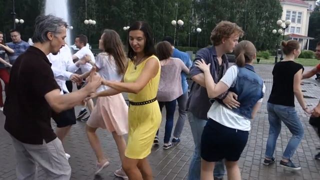 Танцы на Театральной площади г. Сыктывкара 15.07.2018 - 15 смотреть онлайн