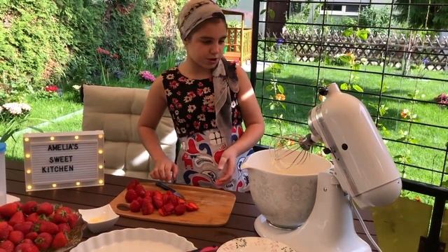 Шарлотка клубничная ? ? ? смотреть онлайн