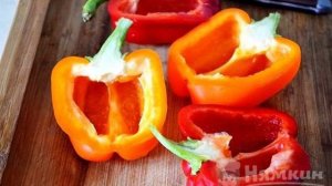 Закуска из фаршированных перцев с яйцом