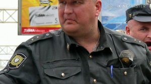 Звонок ментам . Теперь он их достал. Поёт. Прикол.