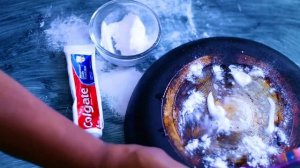 HOW TO CLEAN THE BOTTOM from the outside of a burnt frying pan .