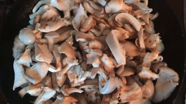 Как приготовить ТЕПЛЫЙ САЛАТ с жаренными огурцами смотреть онлайн