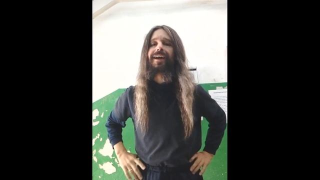 Длинноволосый 43-летний тенор мужчина-Показал длинные волосы,Фа диез 2 и D7!